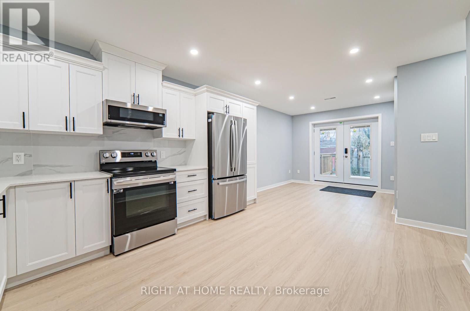 MAIN - 250 BEECHY DRIVE, Richmond Hill, Ontario
