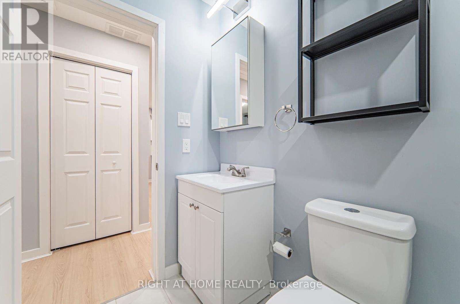 Main - 250 Beechy Drive, Richmond Hill, Ontario  L4C 2X7 - Photo 4 - N13503192