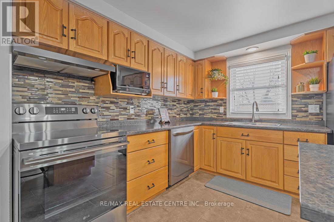 153 The Greenway Way, Cambridge, Ontario  N1R 6L6 - Photo 7 - X13503196