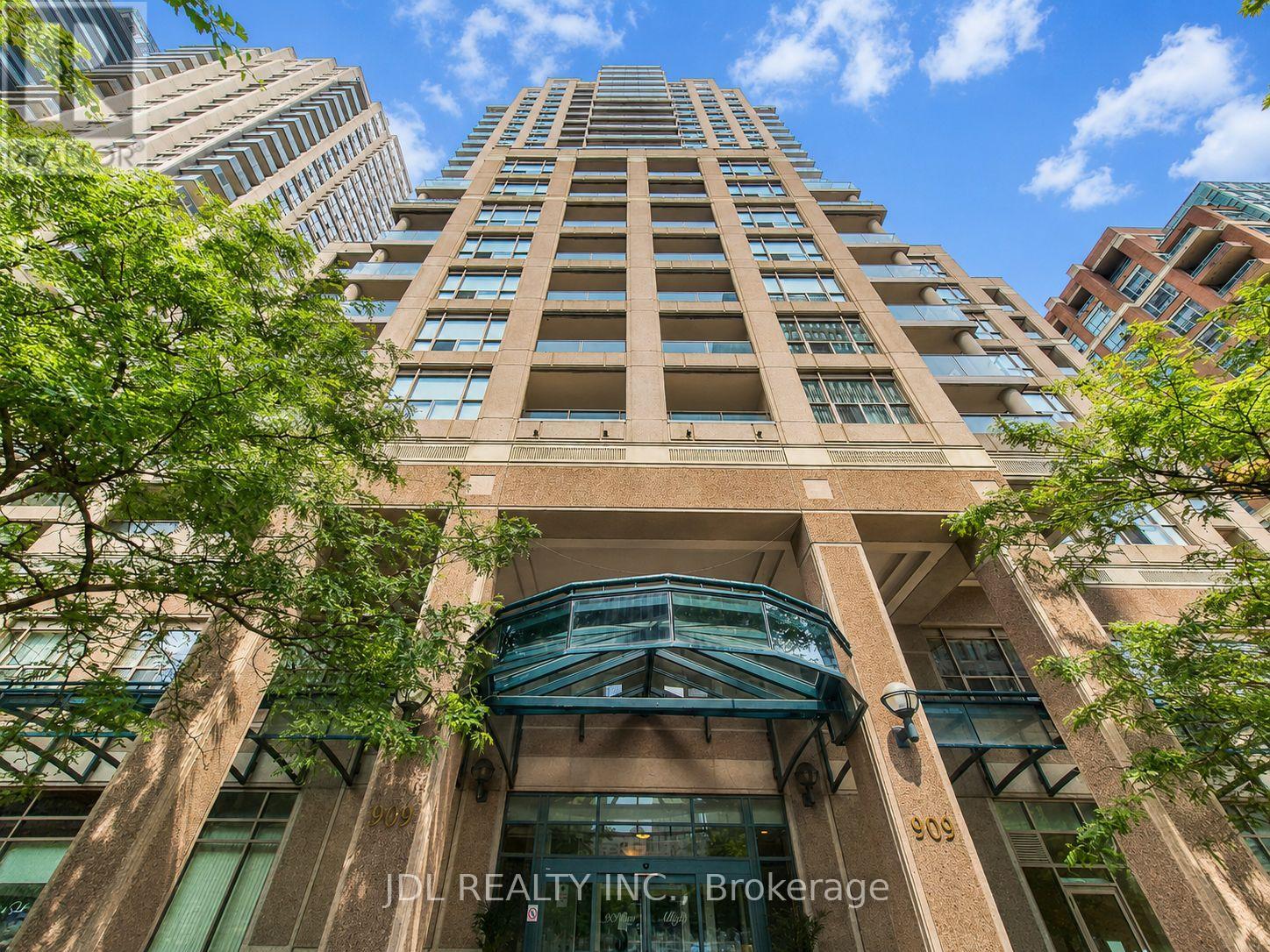 902 - 909 BAY STREET, Toronto, Ontario