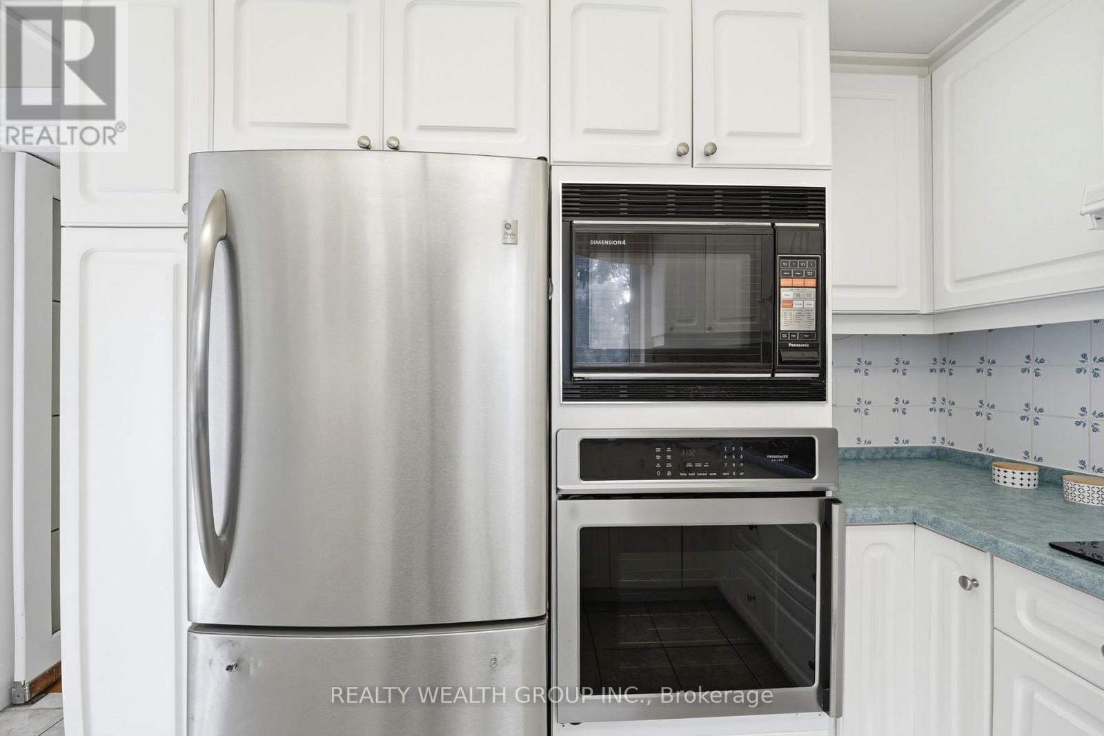 23 Pipers Green Avenue, Toronto, Ontario  M1S 3J9 - Photo 8 - E13503240