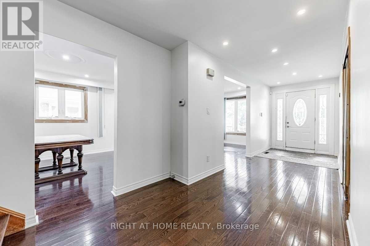 9 Chalet (Upper) Road, Toronto, Ontario  M2J 3V4 - Photo 3 - C13440460