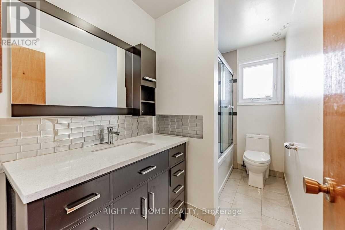 9 Chalet (Upper) Road, Toronto, Ontario  M2J 3V4 - Photo 14 - C13440460