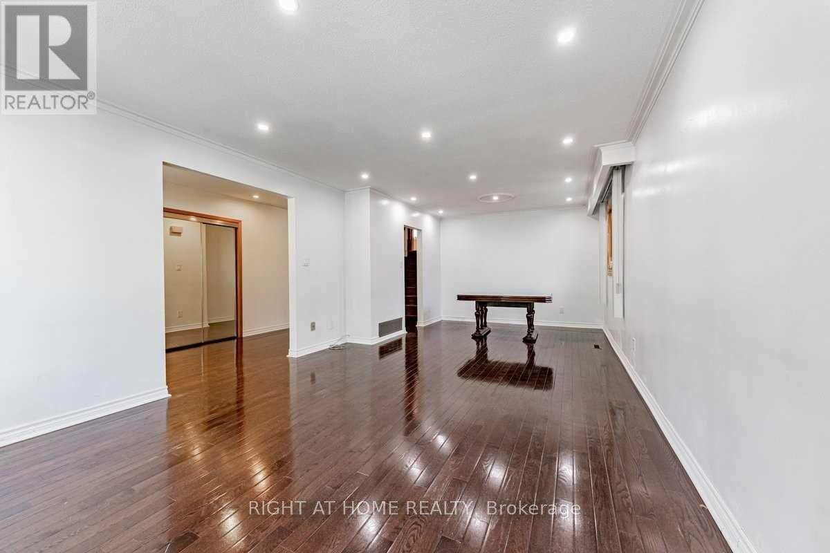9 Chalet (Upper) Road, Toronto, Ontario  M2J 3V4 - Photo 4 - C13440460