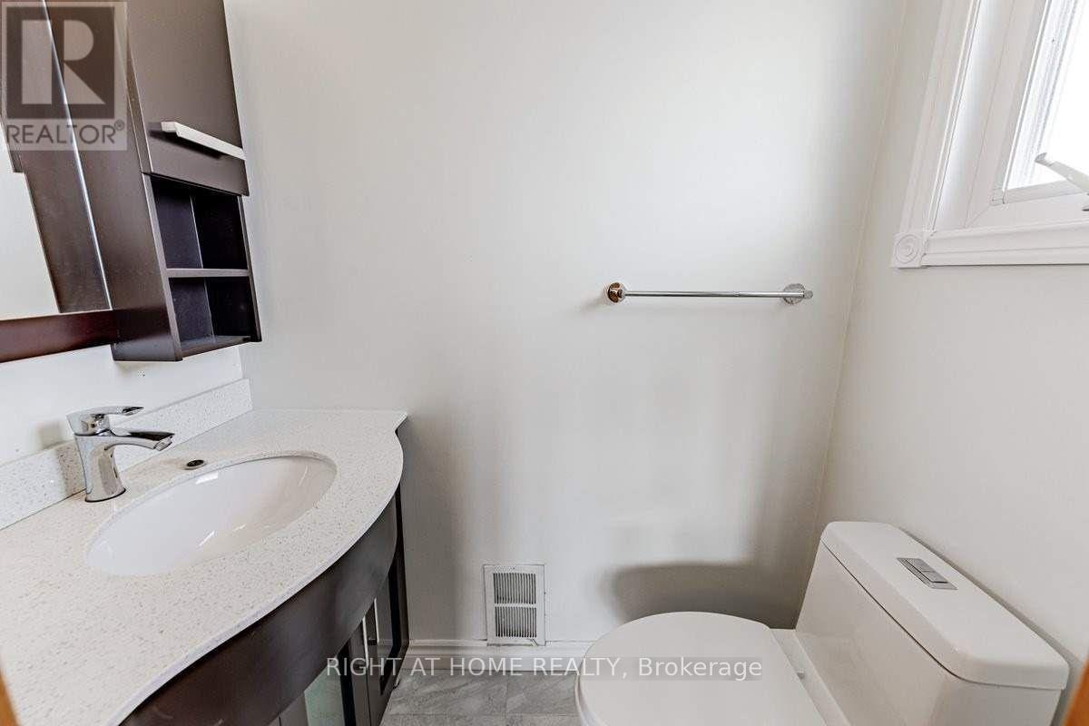 9 Chalet (Upper) Road, Toronto, Ontario  M2J 3V4 - Photo 15 - C13440460