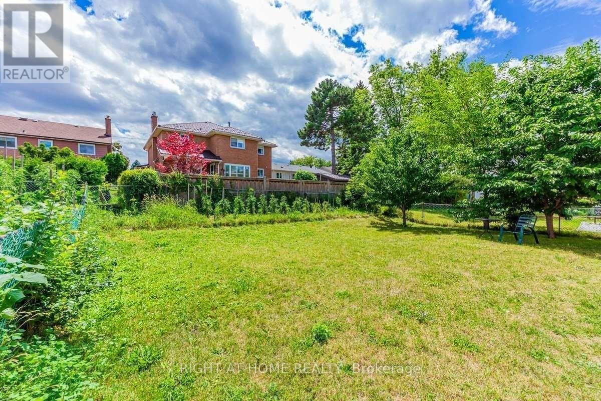9 Chalet (Upper) Road, Toronto, Ontario  M2J 3V4 - Photo 17 - C13440460