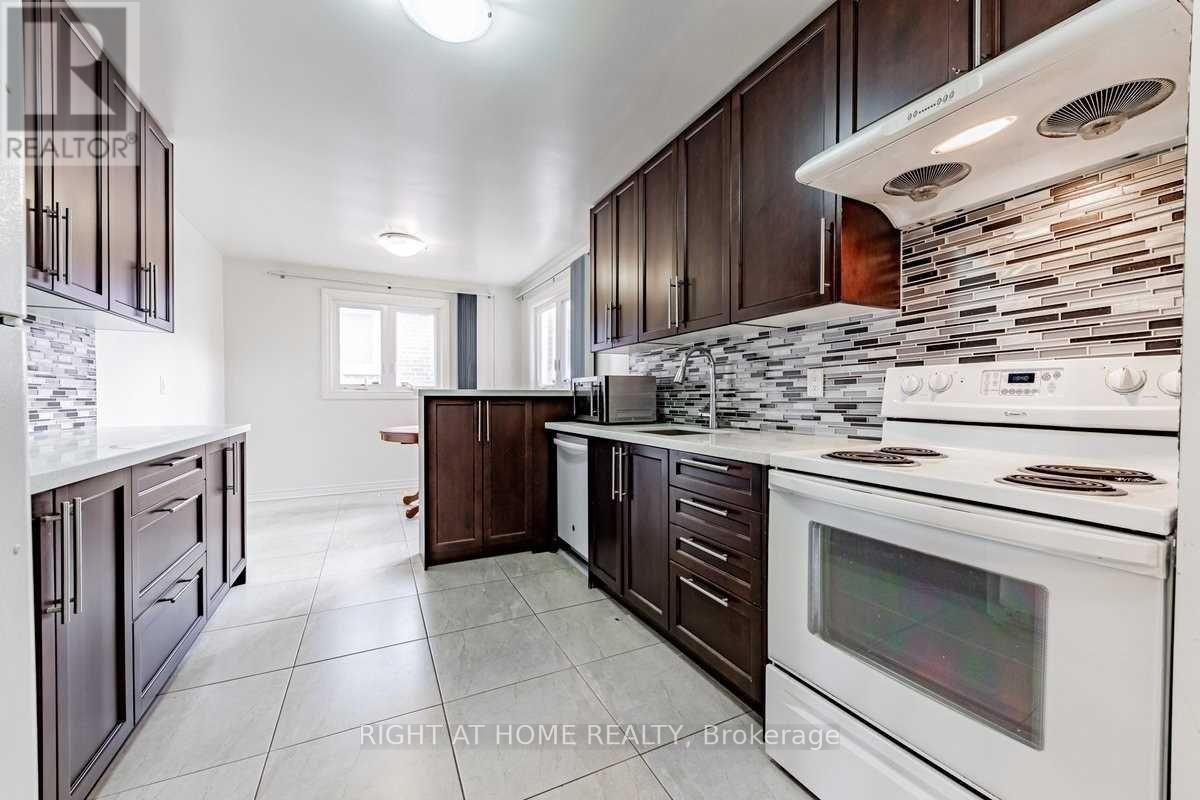 9 Chalet (Upper) Road, Toronto, Ontario  M2J 3V4 - Photo 6 - C13440460
