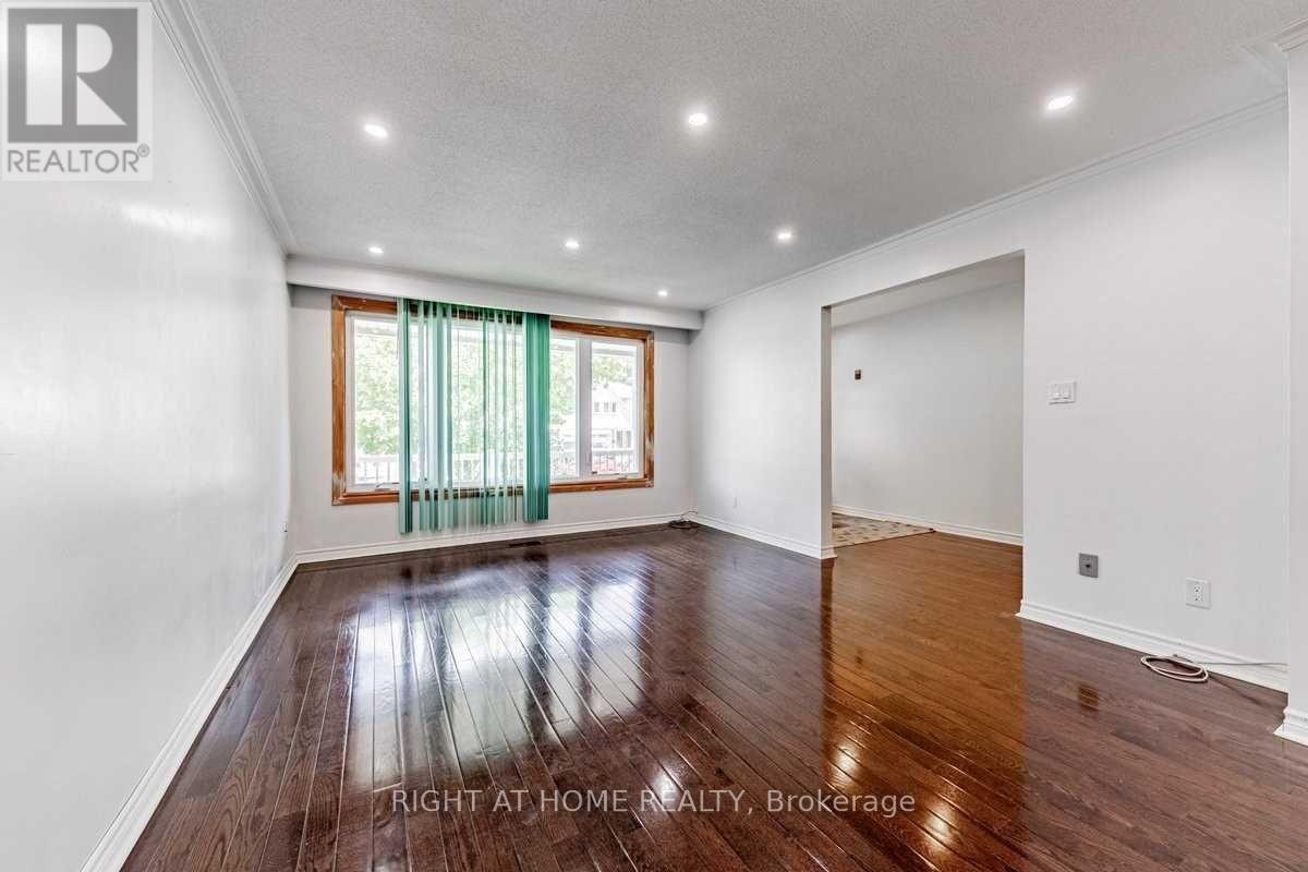 9 Chalet (Upper) Road, Toronto, Ontario  M2J 3V4 - Photo 5 - C13440460