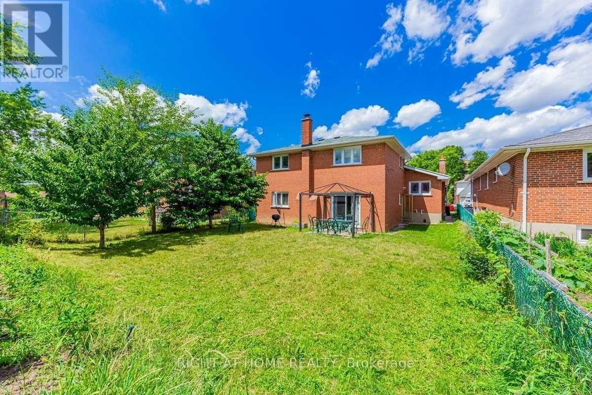 9 Chalet (Upper) Road, Toronto, Ontario  M2J 3V4 - Photo 16 - C13440460