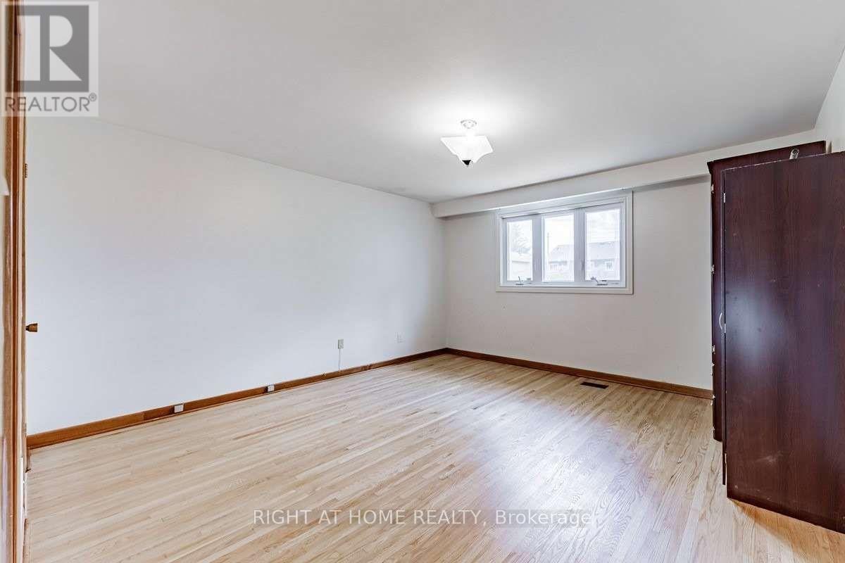 9 Chalet (Upper) Road, Toronto, Ontario  M2J 3V4 - Photo 8 - C13440460