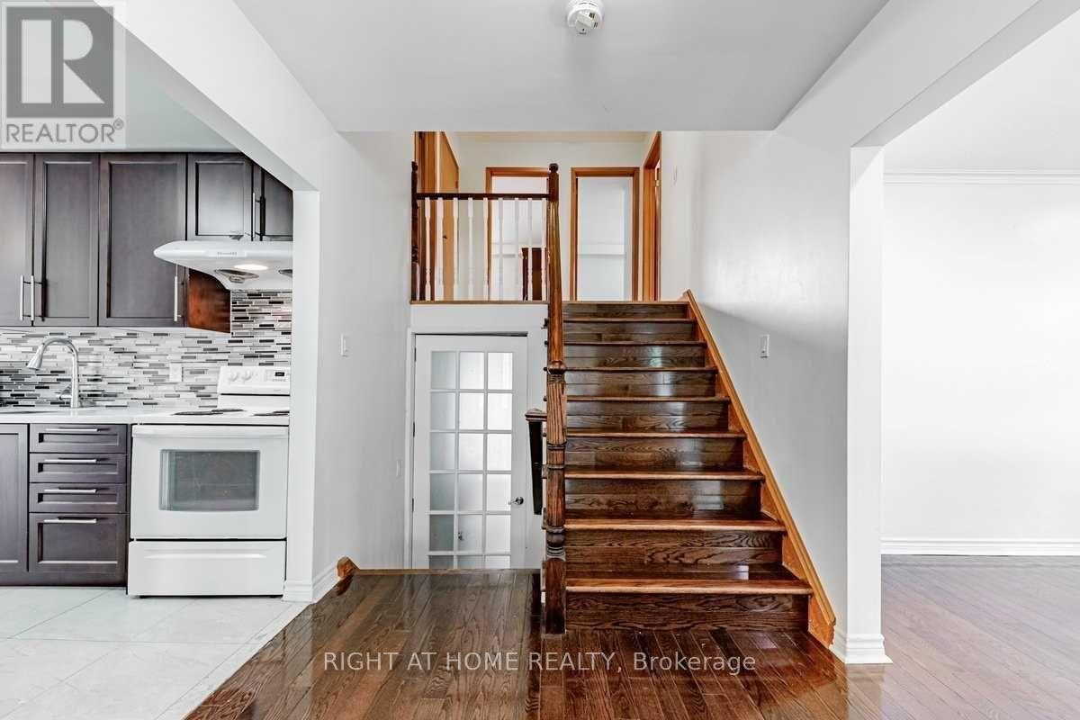 9 Chalet (Upper) Road, Toronto, Ontario  M2J 3V4 - Photo 13 - C13440460