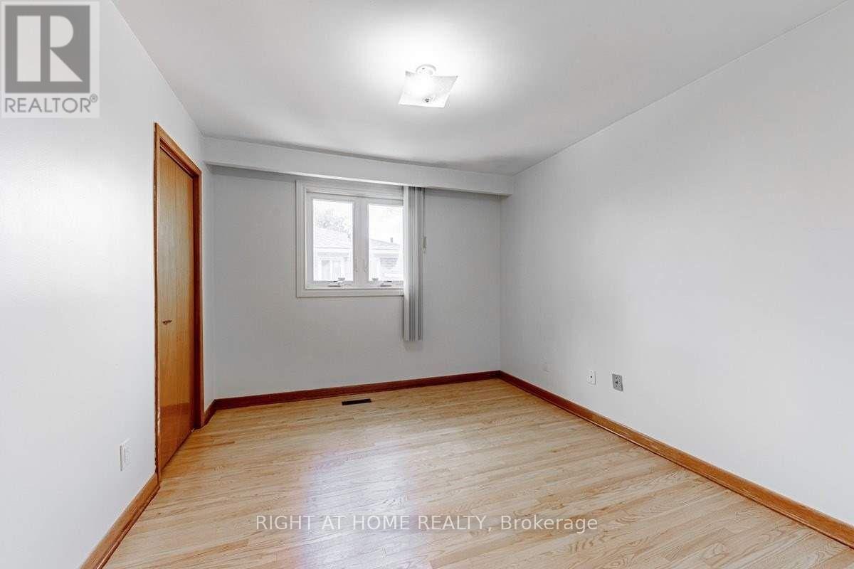 9 Chalet (Upper) Road, Toronto, Ontario  M2J 3V4 - Photo 11 - C13440460