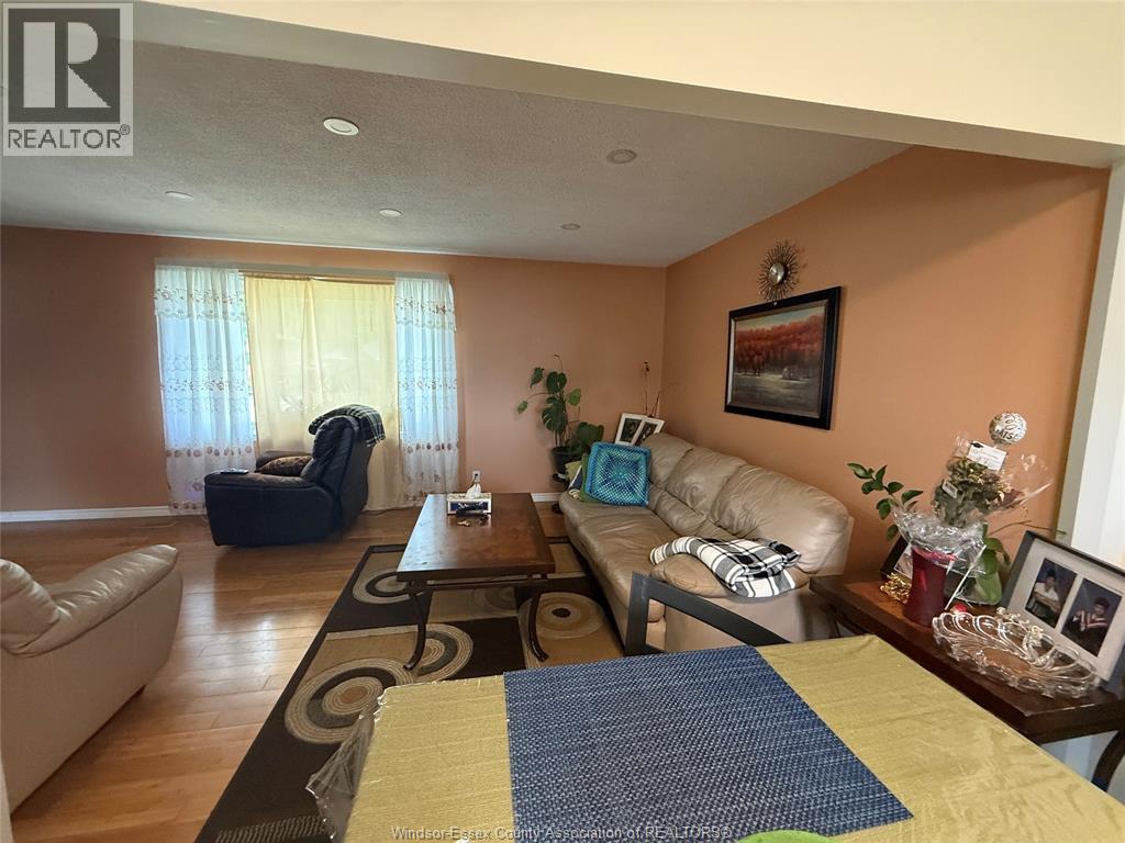 5835 Rose Street, Windsor, Ontario  N8T 3E6 - Photo 3 - 26015477