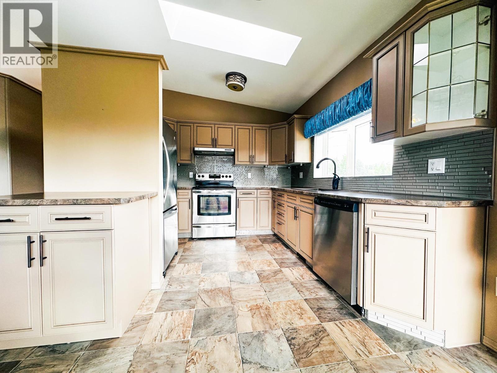 308 3rd Avenue, Burns Lake, British Columbia  V0J 1E0 - Photo 6 - R3140812