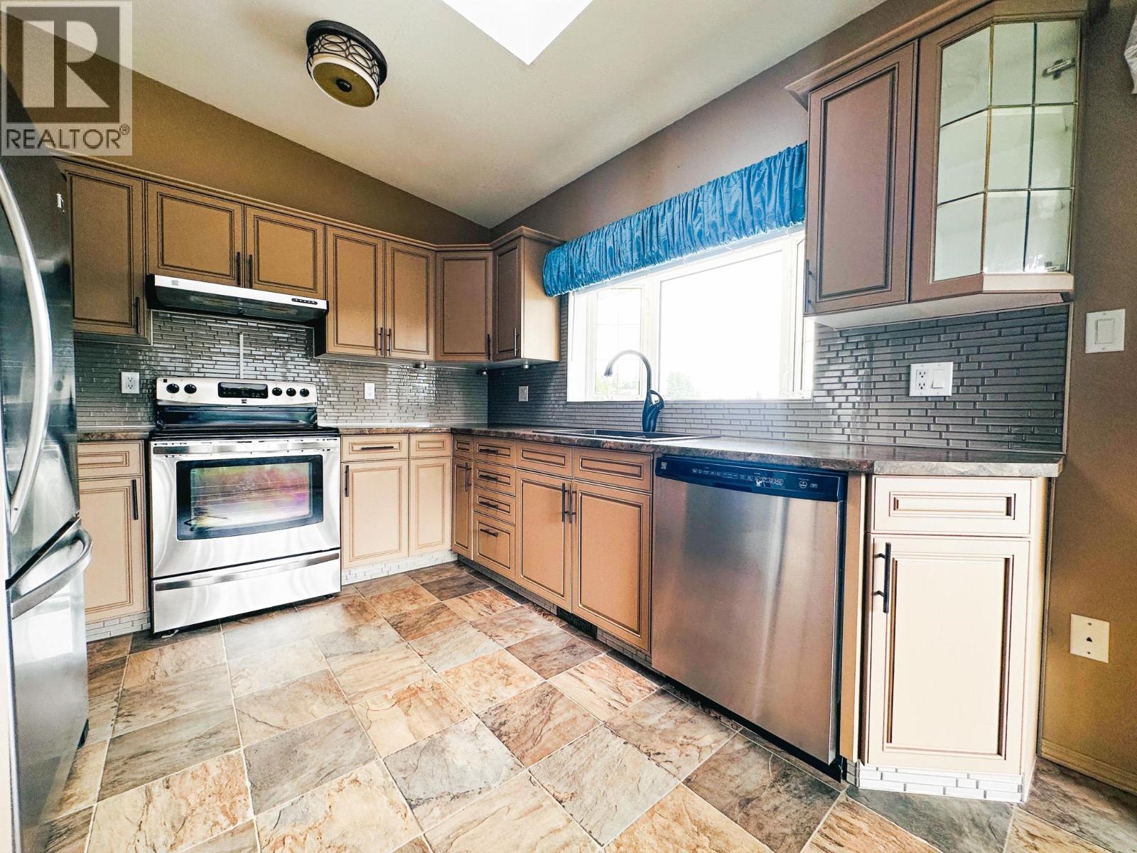 308 3rd Avenue, Burns Lake, British Columbia  V0J 1E0 - Photo 7 - R3140812