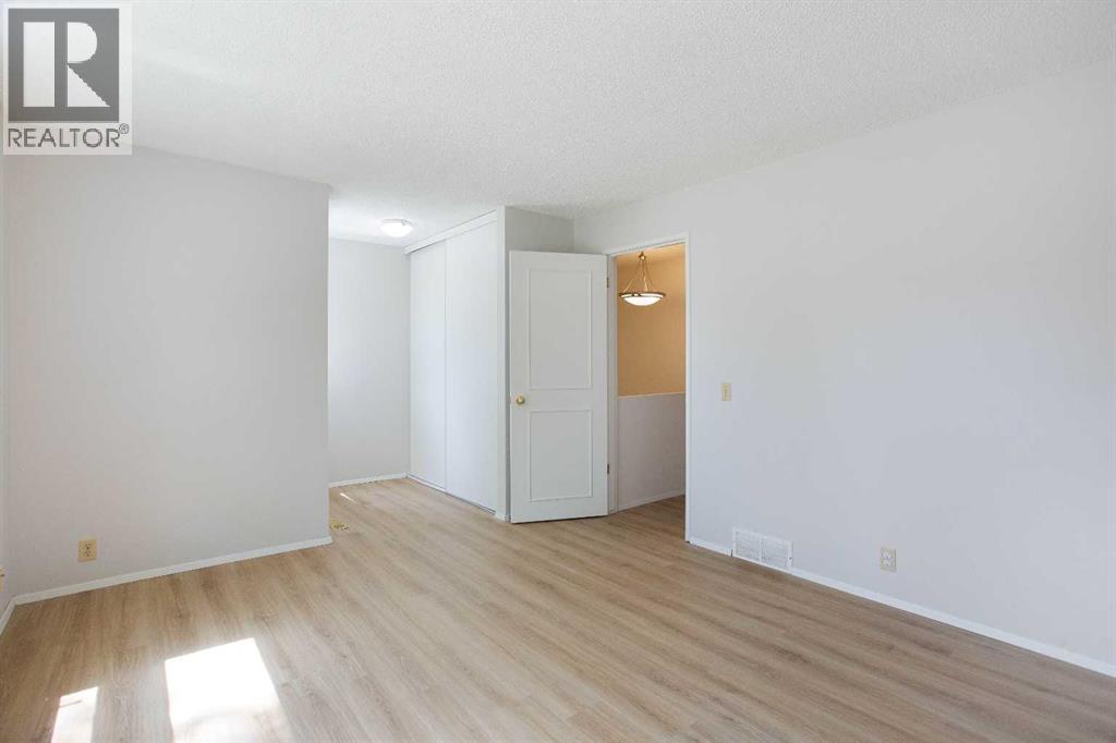 2330 Woodview Drive SW, Calgary, Alberta  T2W 4X6 - Photo 12 - A2324886