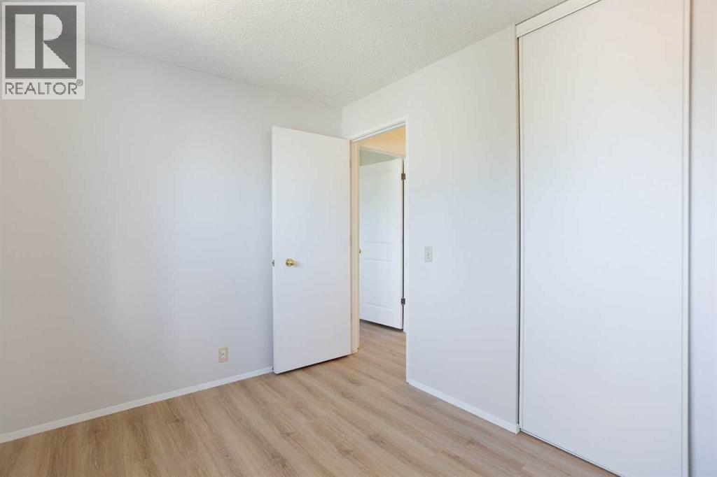2330 Woodview Drive SW, Calgary, Alberta  T2W 4X6 - Photo 17 - A2324886