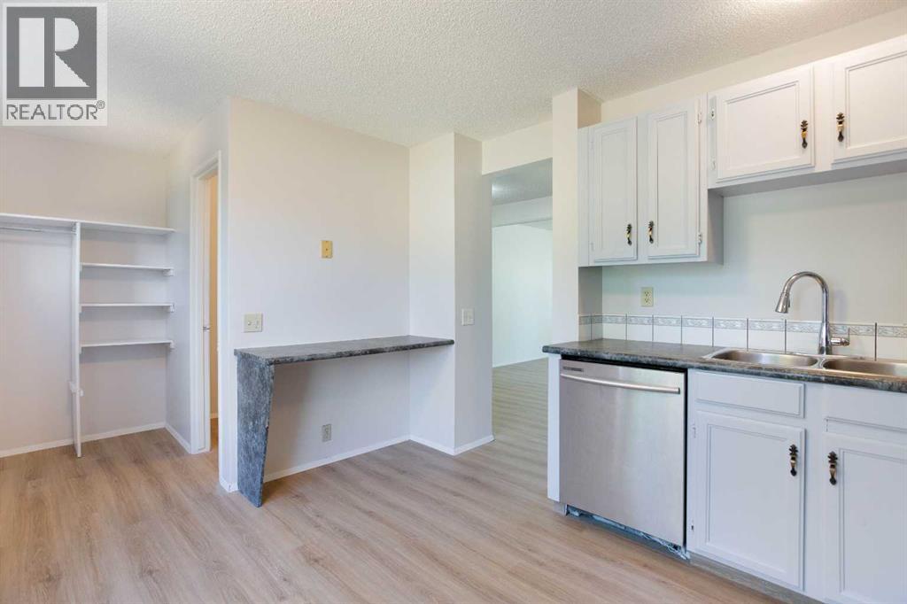 2330 Woodview Drive SW, Calgary, Alberta  T2W 4X6 - Photo 8 - A2324886