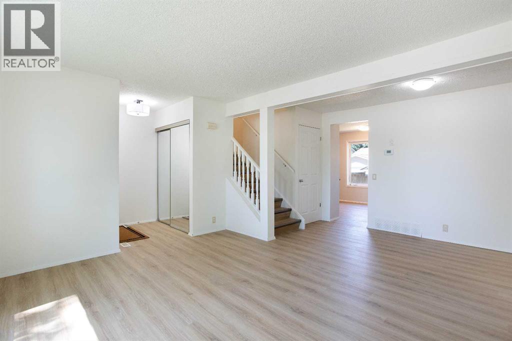 2330 Woodview Drive SW, Calgary, Alberta  T2W 4X6 - Photo 4 - A2324886