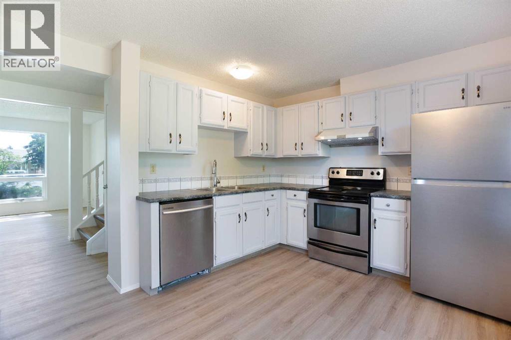 2330 Woodview Drive SW, Calgary, Alberta  T2W 4X6 - Photo 7 - A2324886
