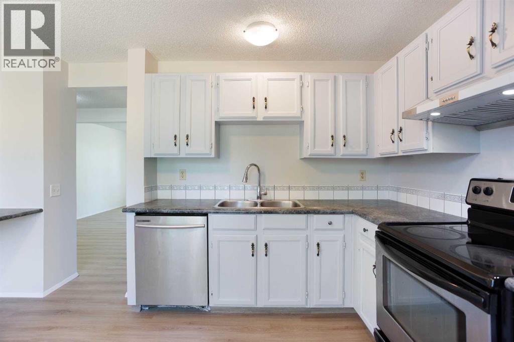 2330 Woodview Drive SW, Calgary, Alberta  T2W 4X6 - Photo 9 - A2324886