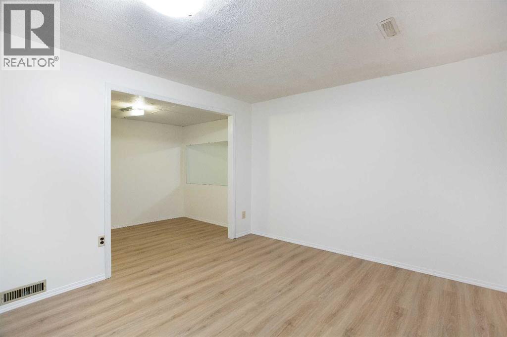2330 Woodview Drive SW, Calgary, Alberta  T2W 4X6 - Photo 19 - A2324886