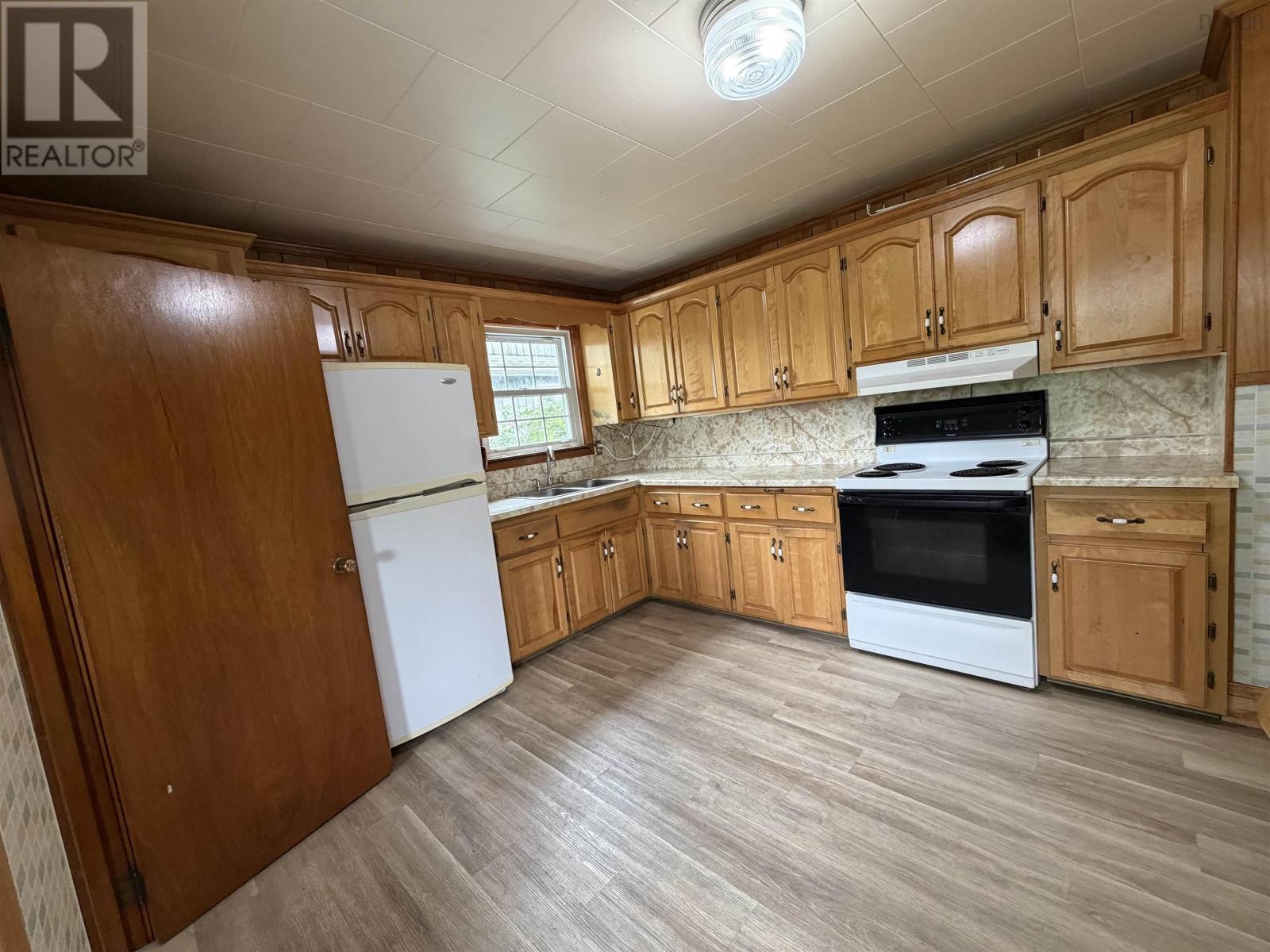 207 Mitchell Avenue, Dominion, Nova Scotia  B1G 1N5 - Photo 7 - 202616012