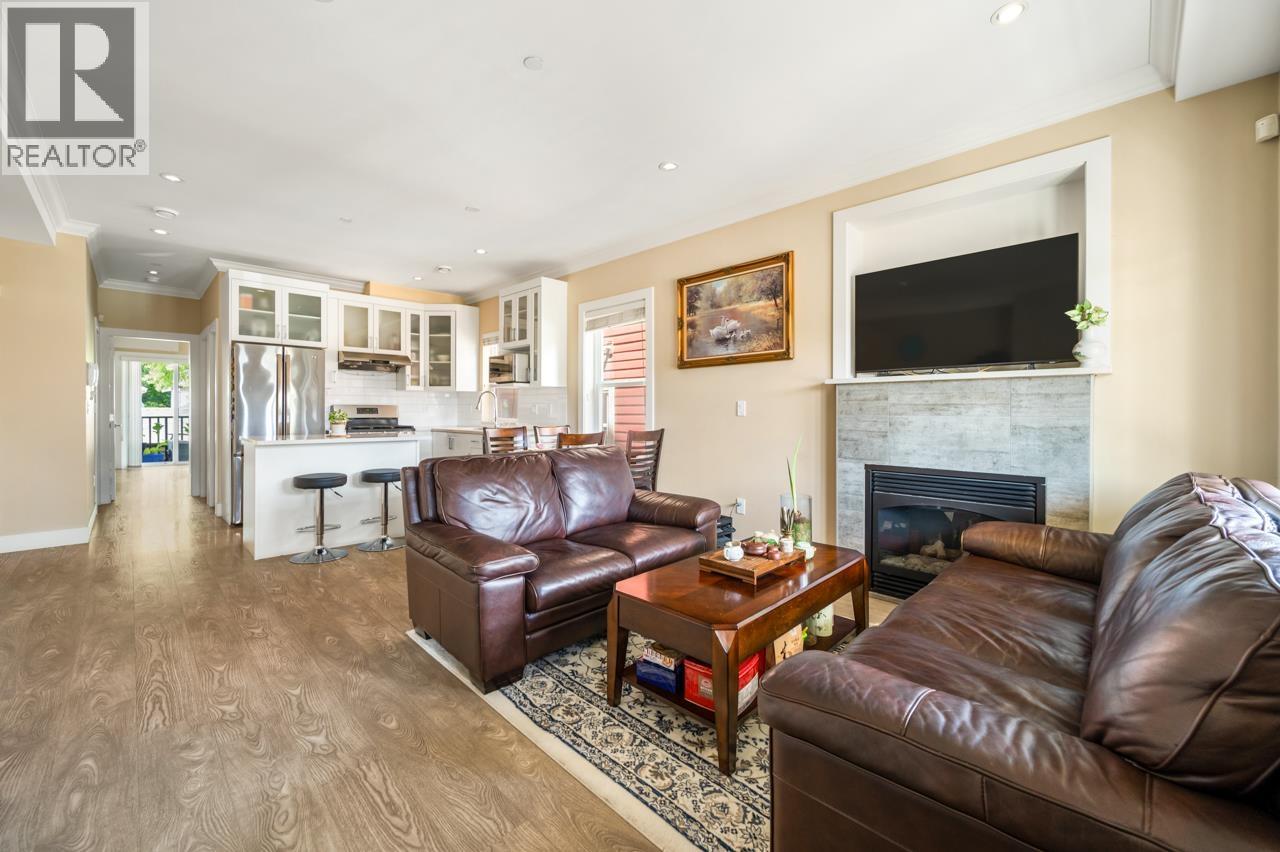 201 4577 Slocan Street, Vancouver, British Columbia  V5R 1Z8 - Photo 2 - R3141011