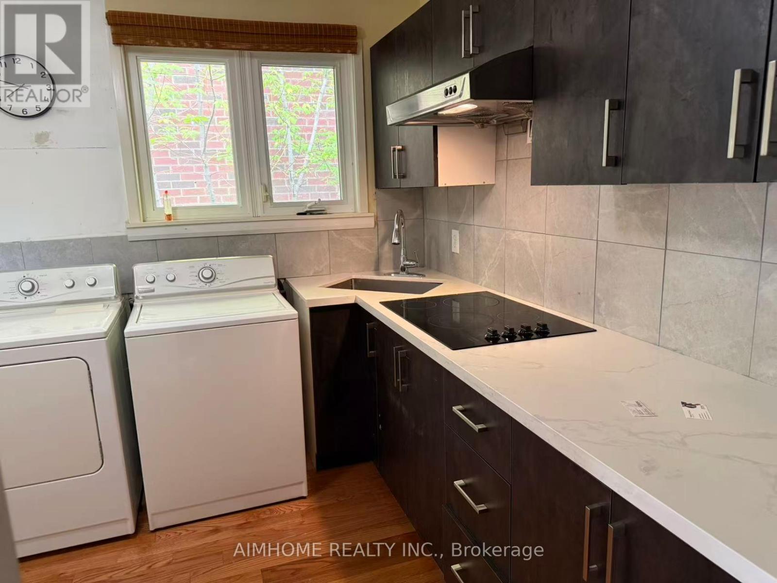 MAIN - 256 PATRICIA AVENUE, Toronto, Ontario