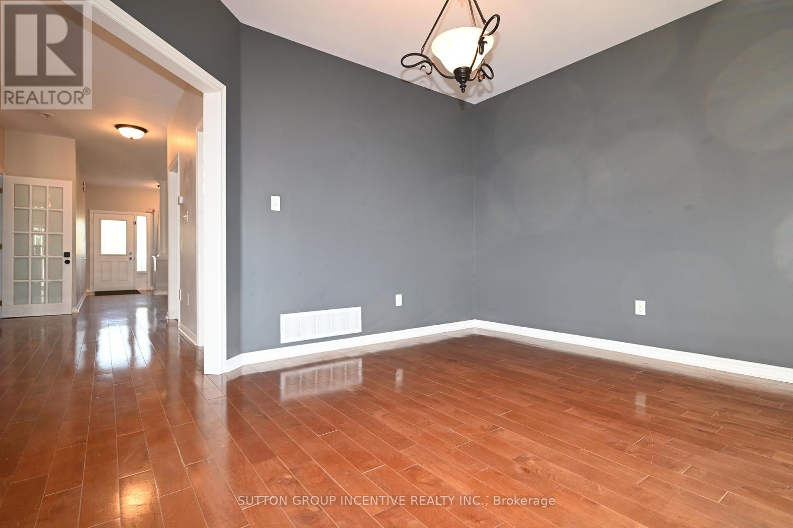 28 Silvercreek Crescent, Barrie (Ardagh), Ontario  L4N 1S7 - Photo 4 - S13503274