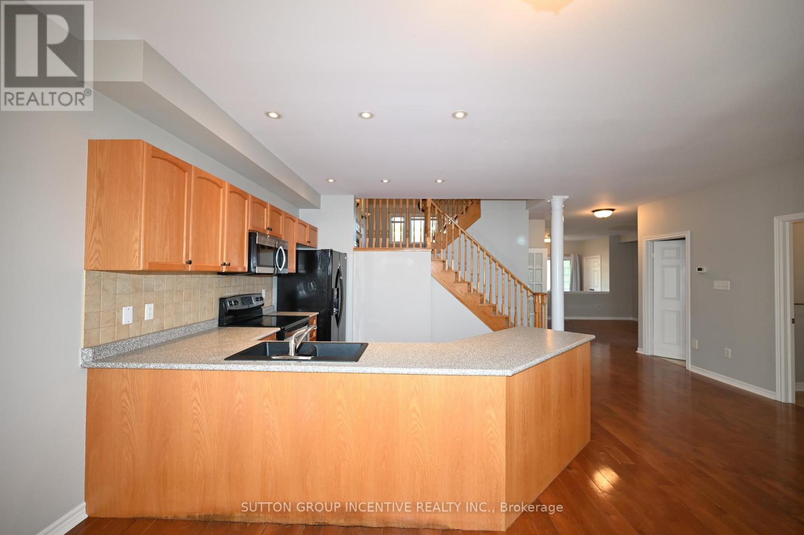 28 Silvercreek Crescent, Barrie (Ardagh), Ontario  L4N 1S7 - Photo 8 - S13503274