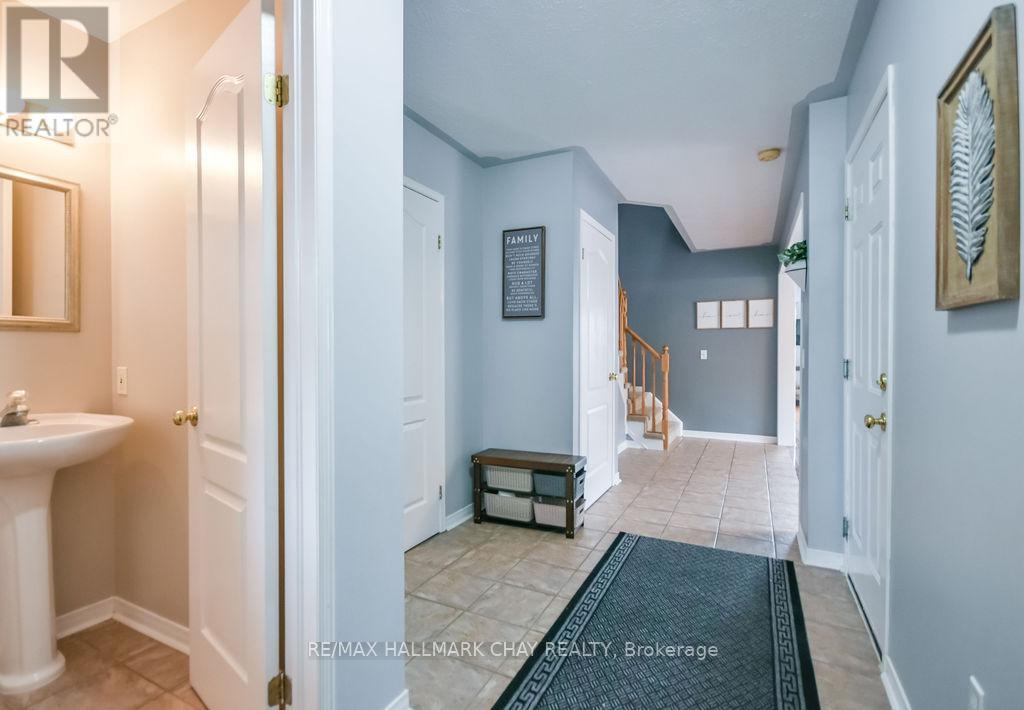 37 Julia Crescent, Orillia, Ontario  L3V 7Y9 - Photo 3 - S13503282