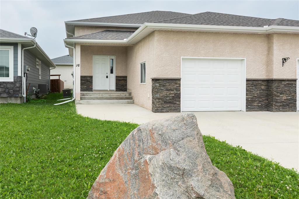 16 Parkhill Crescent, Steinbach, Manitoba  R3X 0B8 - Photo 0 - 202615290