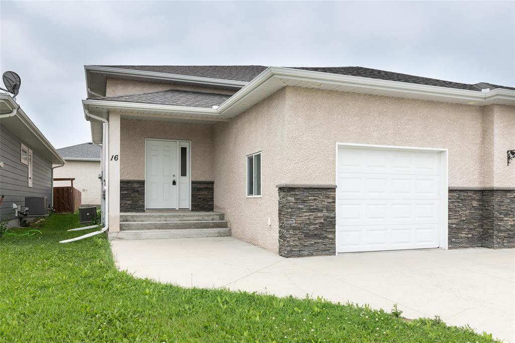 16 Parkhill Crescent, Steinbach, Manitoba  R3X 0B8 - Photo 1 - 202615290