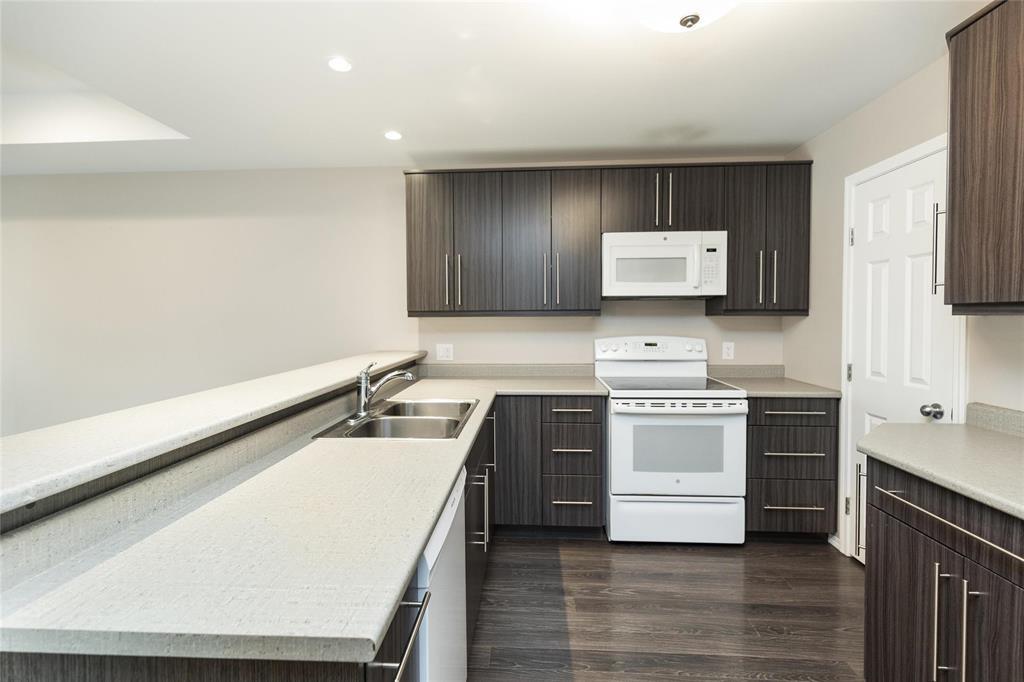 16 Parkhill Crescent, Steinbach, Manitoba  R3X 0B8 - Photo 4 - 202615290