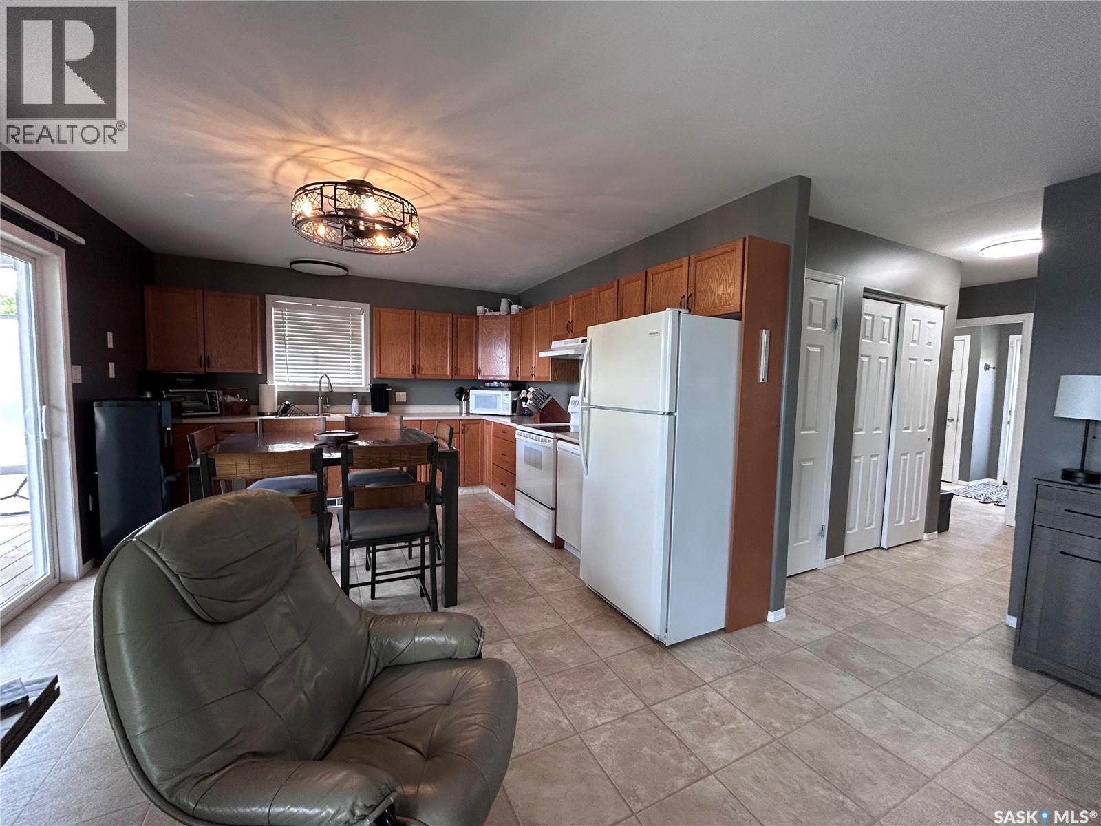11 Lakewood Road, Round Lake, Saskatchewan  S0A 3Y0 - Photo 2 - SK041054