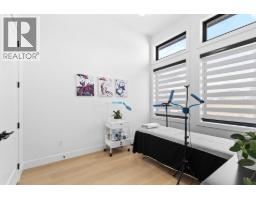 437 Vision Court, Kelowna, British Columbia  V1W 0C4 - Photo 3 - 10393041