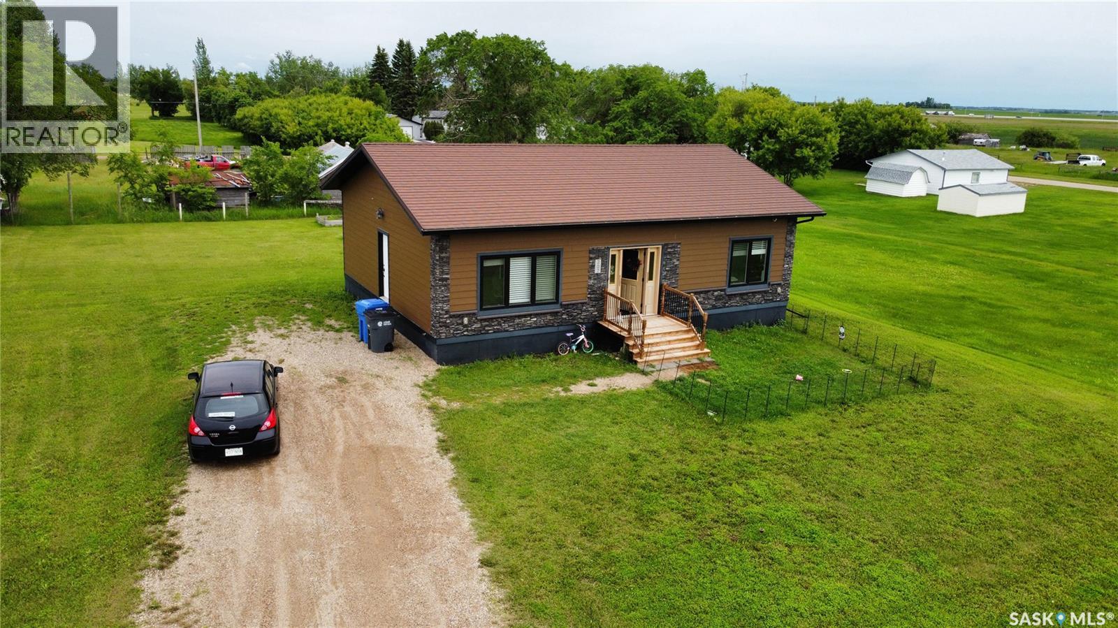 207 Spruce Street, Wolseley, Saskatchewan  S0G 5H0 - Photo 2 - SK041060