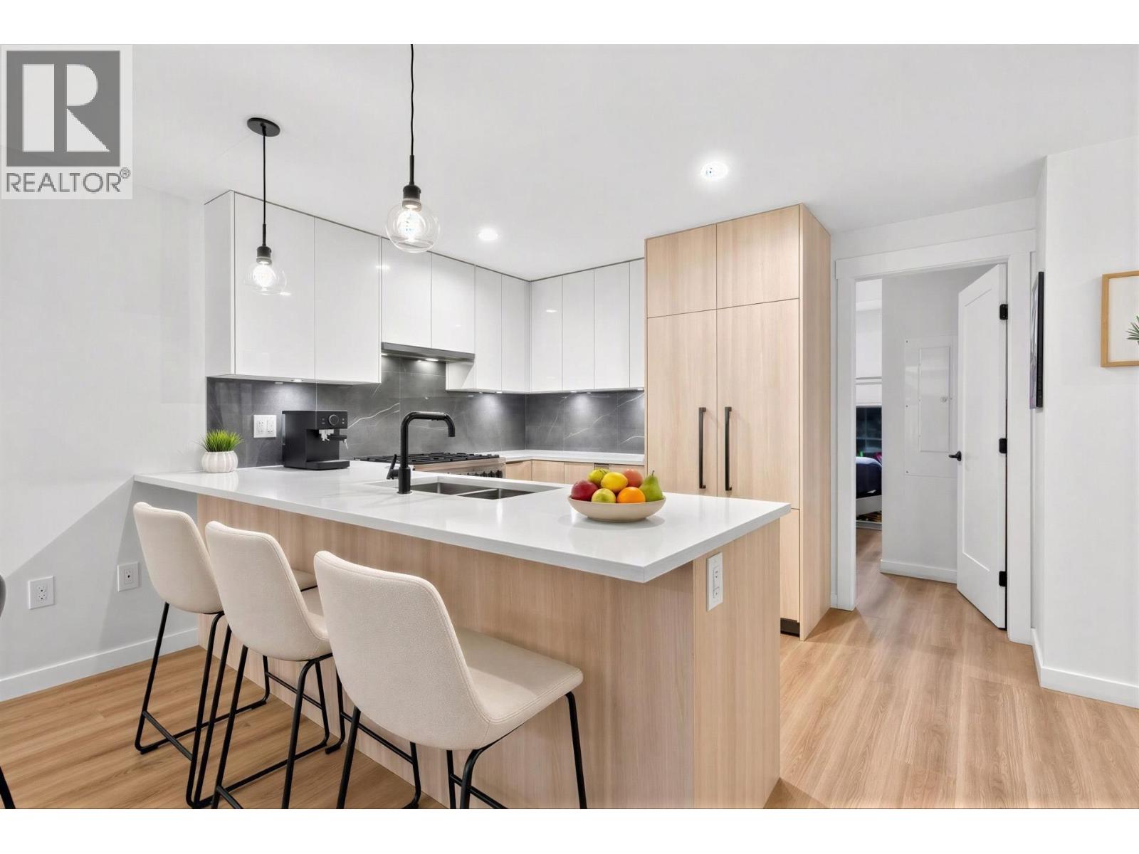 6 237 Ridgeway Avenue, North Vancouver, British Columbia  V7L 0H6 - Photo 4 - R3141164