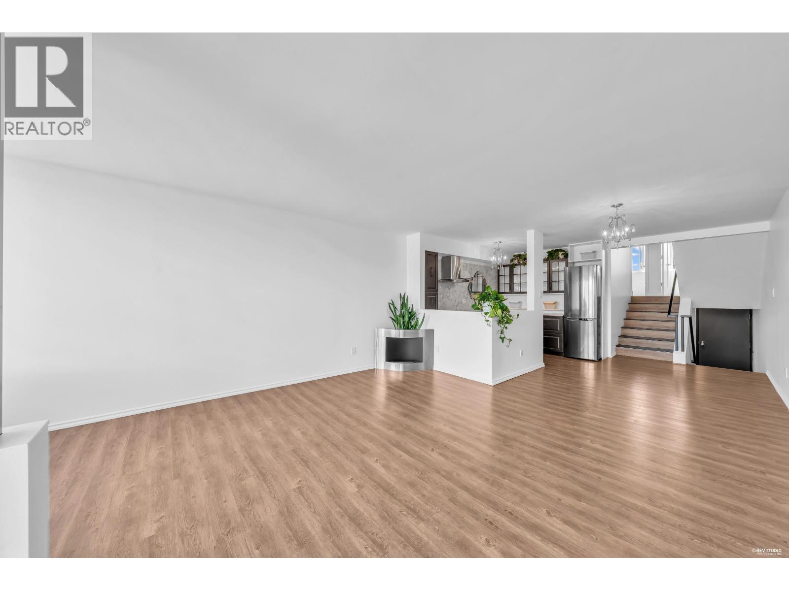 524 666 Leg In Boot Square, Vancouver, British Columbia  V5Z 4B3 - Photo 3 - R3139753
