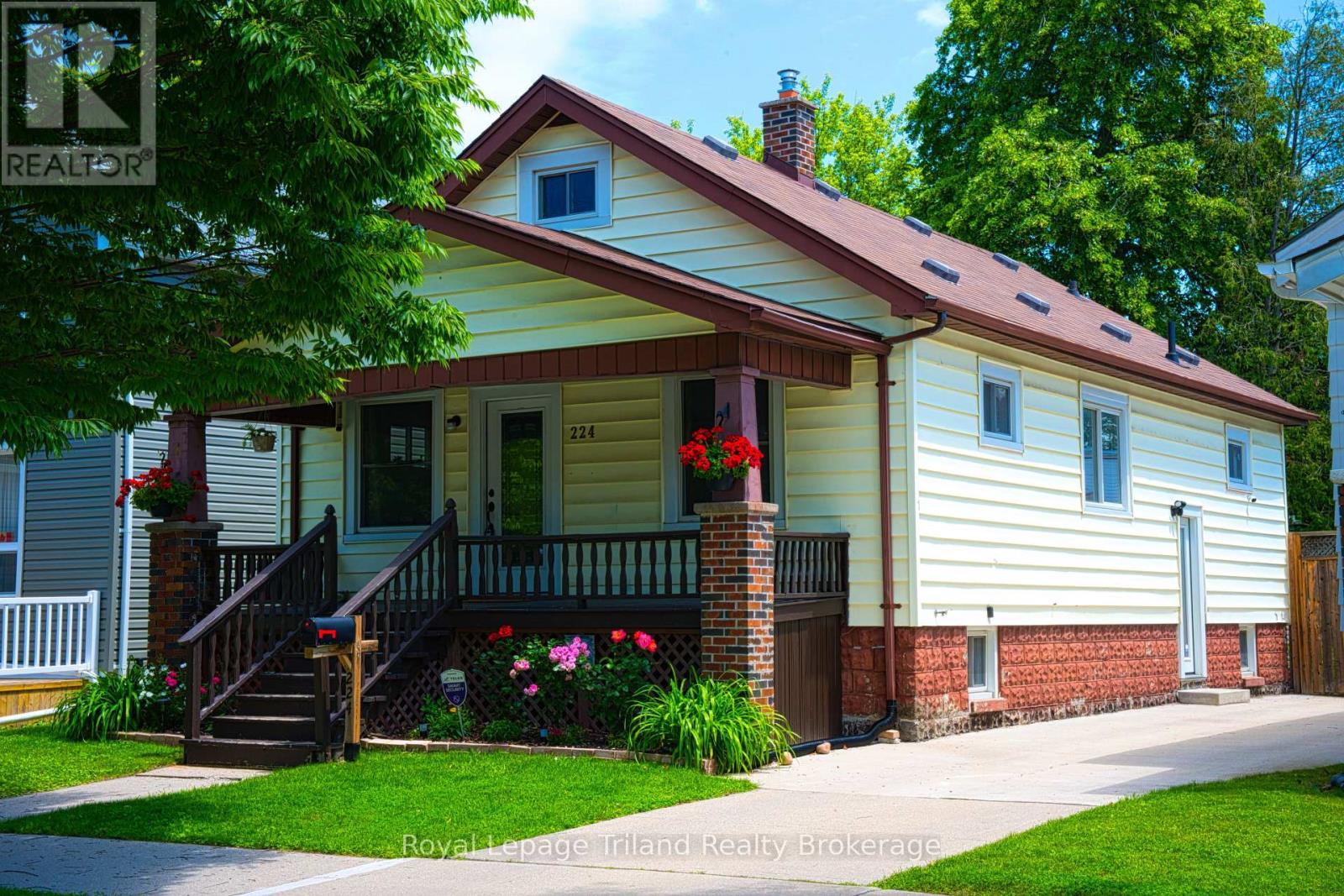 224 HARKNESS STREET, Sarnia, Ontario