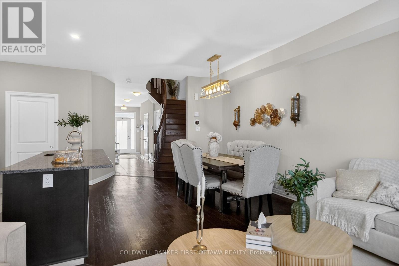 906 Littlerock Street, Ottawa, Ontario  K1T 0N2 - Photo 10 - X13503466