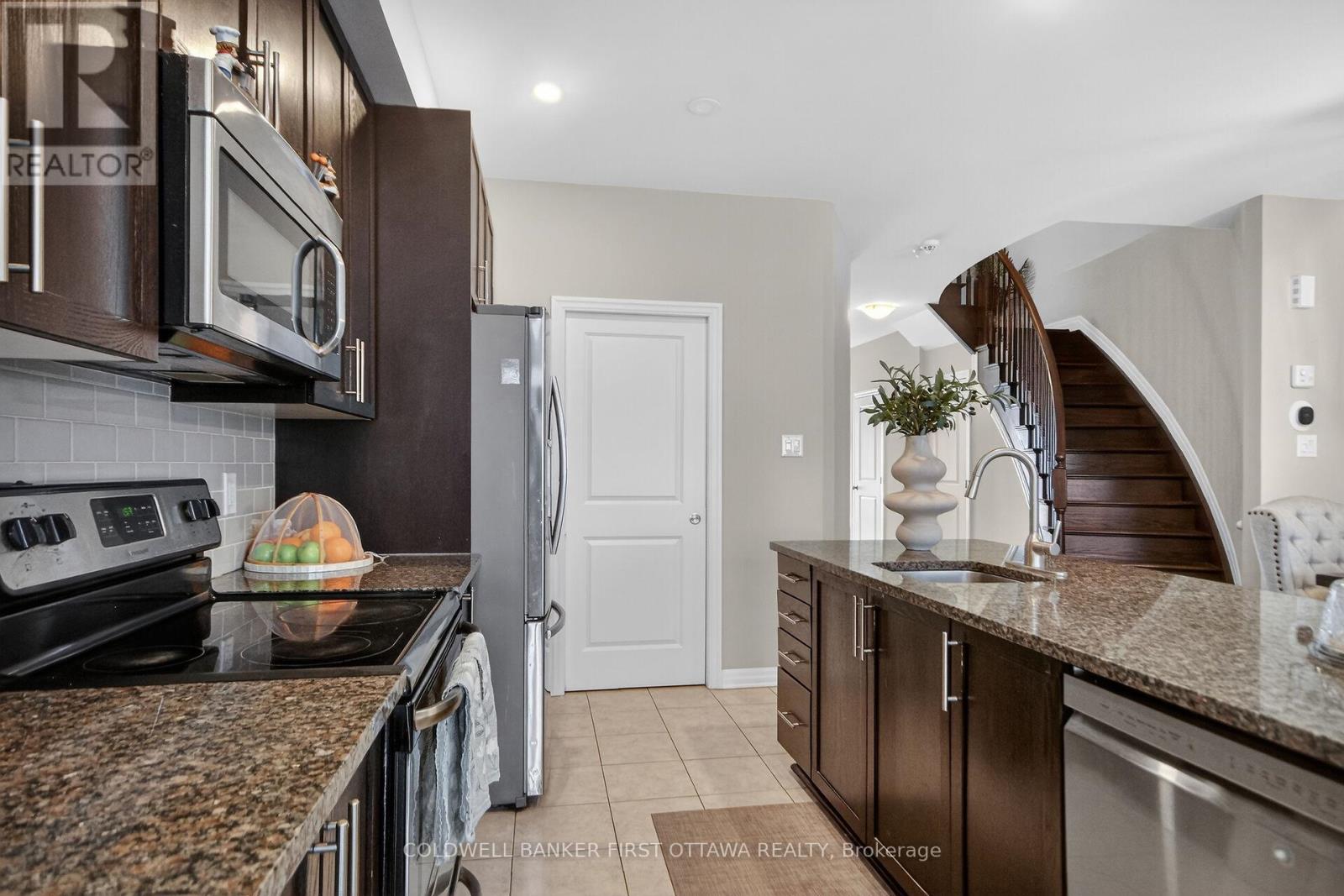 906 Littlerock Street, Ottawa, Ontario  K1T 0N2 - Photo 19 - X13503466