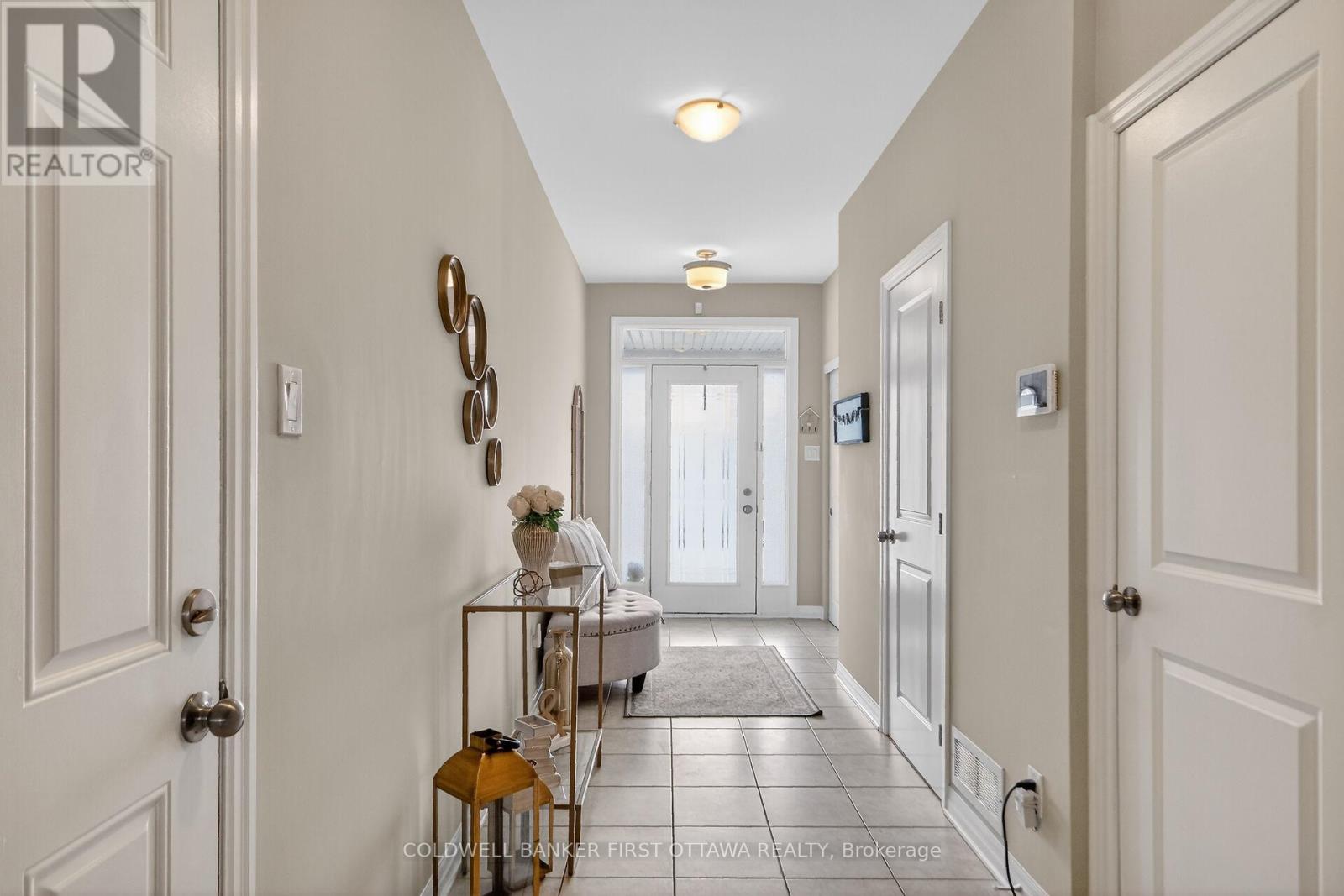 906 Littlerock Street, Ottawa, Ontario  K1T 0N2 - Photo 3 - X13503466