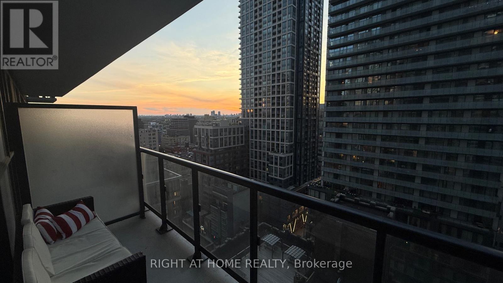 2109 - 87 Peter Street, Toronto, Ontario  M5V 0P1 - Photo 2 - C13503438