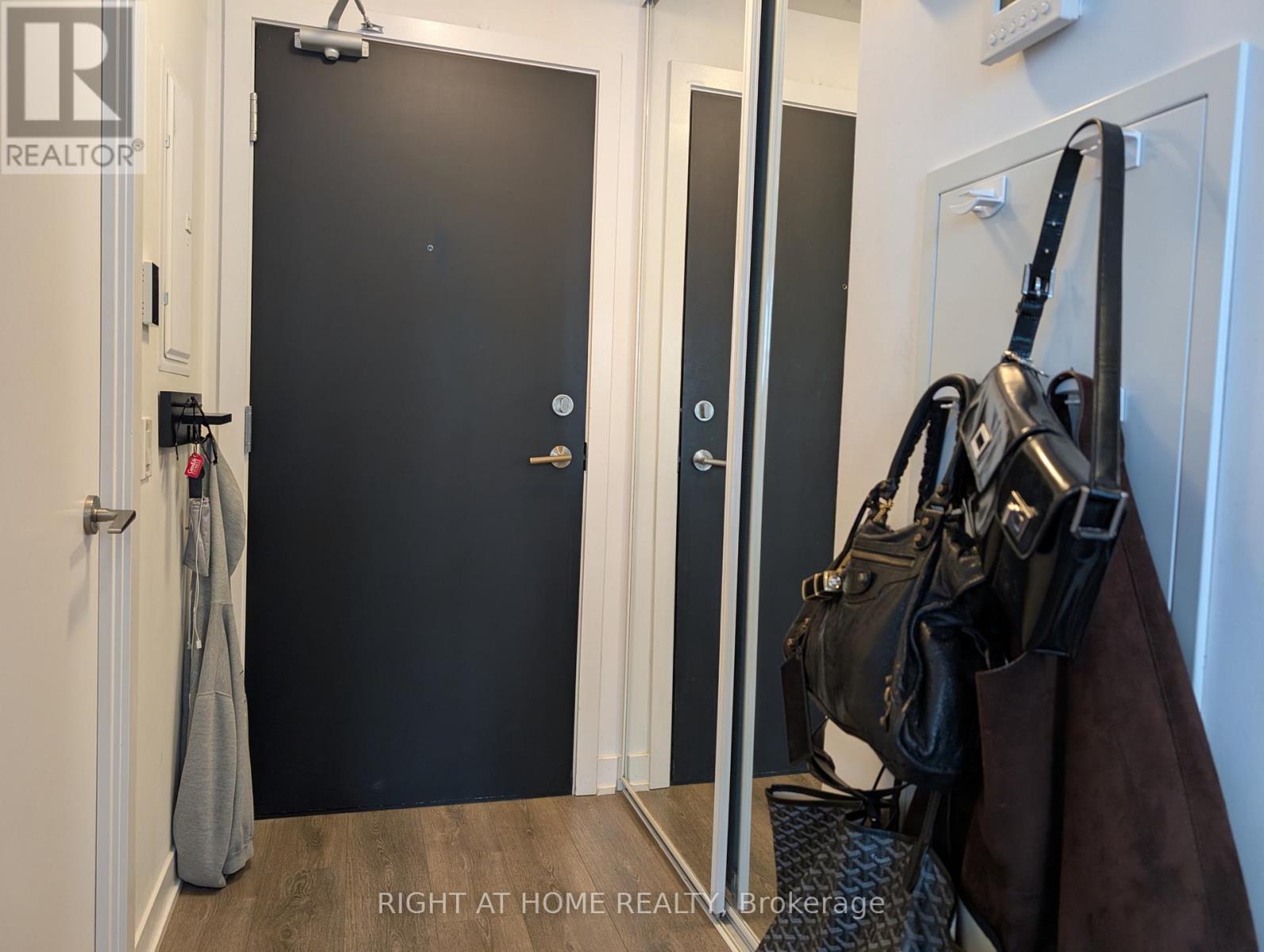 2109 - 87 Peter Street, Toronto, Ontario  M5V 0P1 - Photo 3 - C13503438