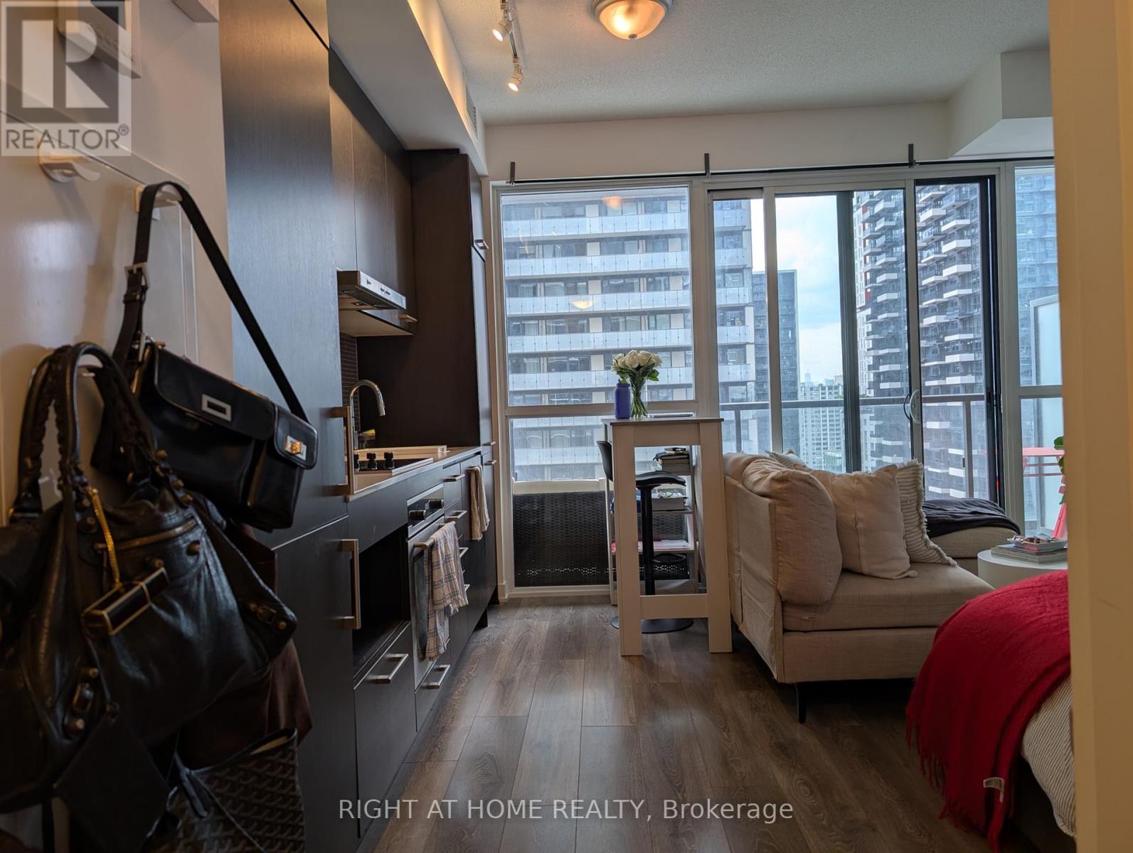 2109 - 87 Peter Street, Toronto, Ontario  M5V 0P1 - Photo 4 - C13503438