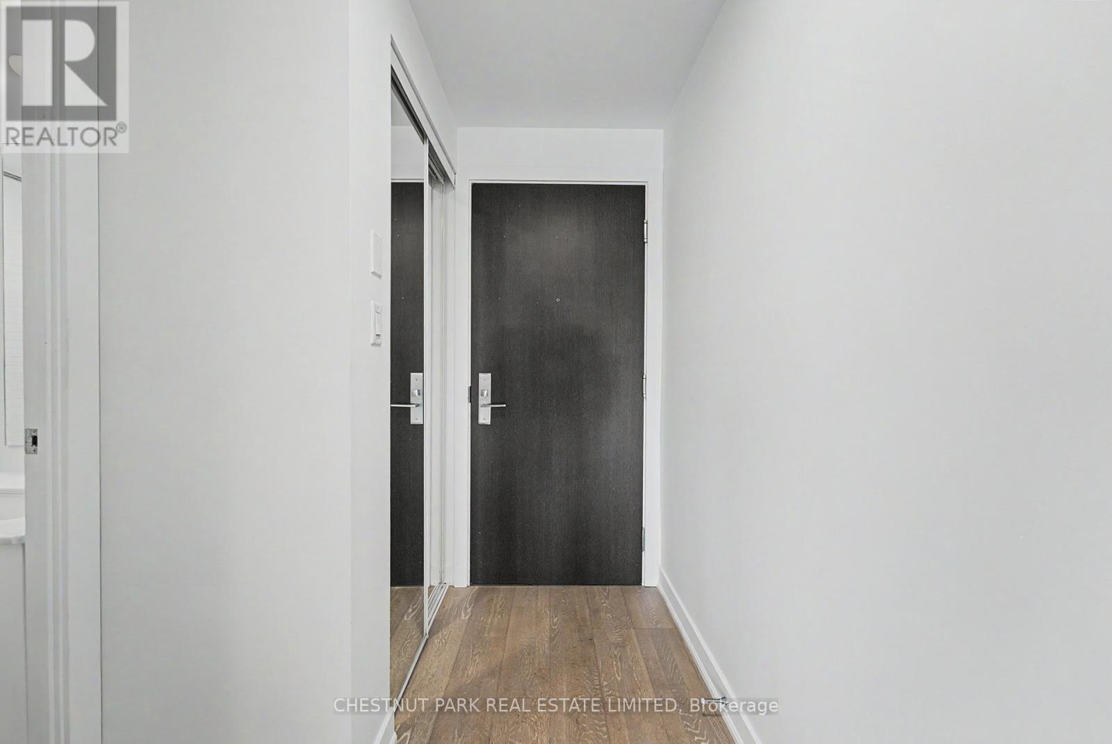 Lph3 - 1960 Queen Street E, Toronto, Ontario  M4L 1H8 - Photo 2 - E13503436
