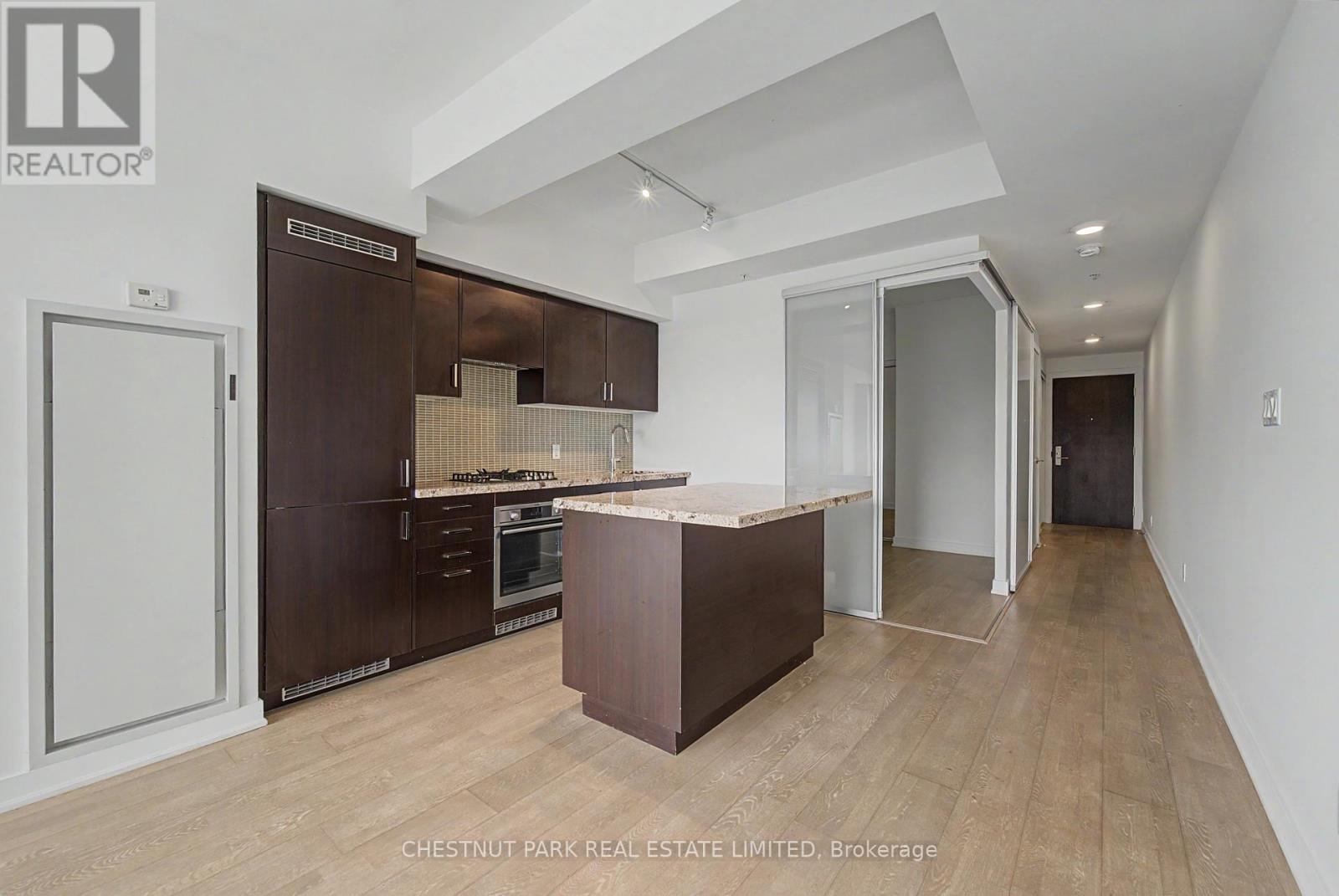 Lph3 - 1960 Queen Street E, Toronto, Ontario  M4L 1H8 - Photo 5 - E13503436