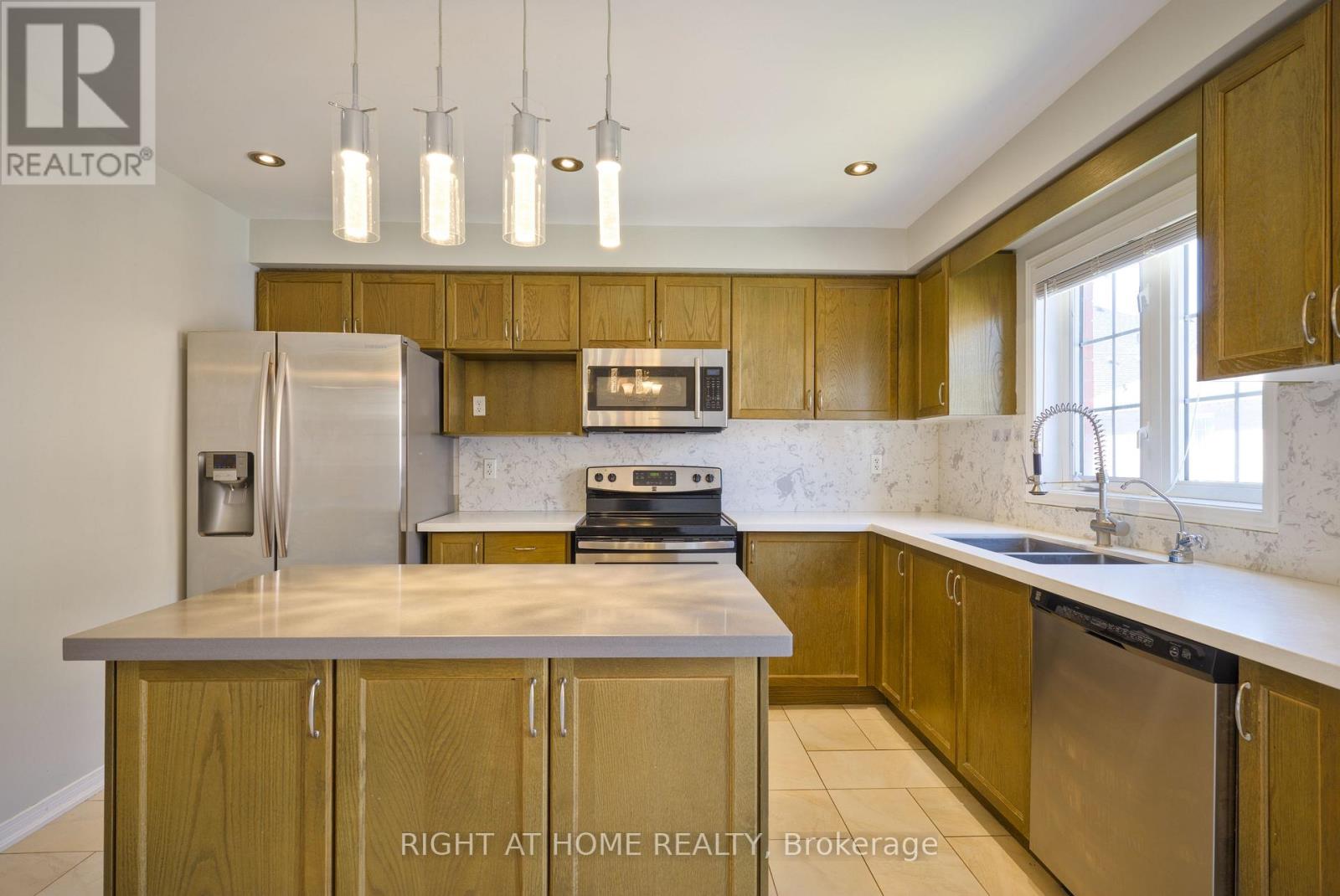 38 Warrington Way, Markham, Ontario  L6C 0B8 - Photo 10 - N13503428